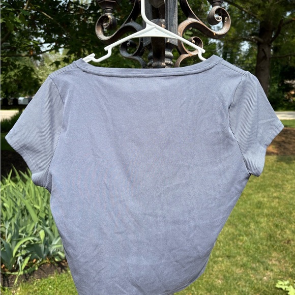 Hollister Women's Blue V-Neck Top - Picture 3 of 3